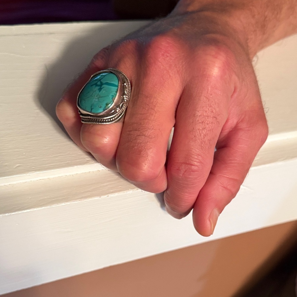 Large Turquoise Stone Ring Set in Detailed Sterling Silver Band - Picture 4 of 8